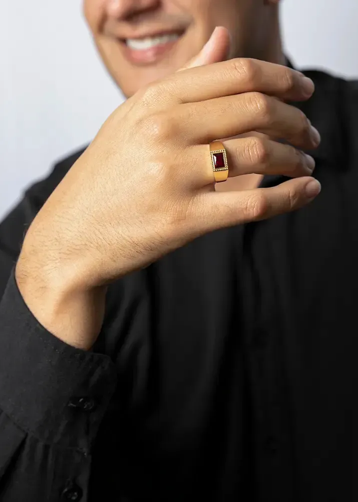anel de formatura direito masculino ouro 18k com rubi