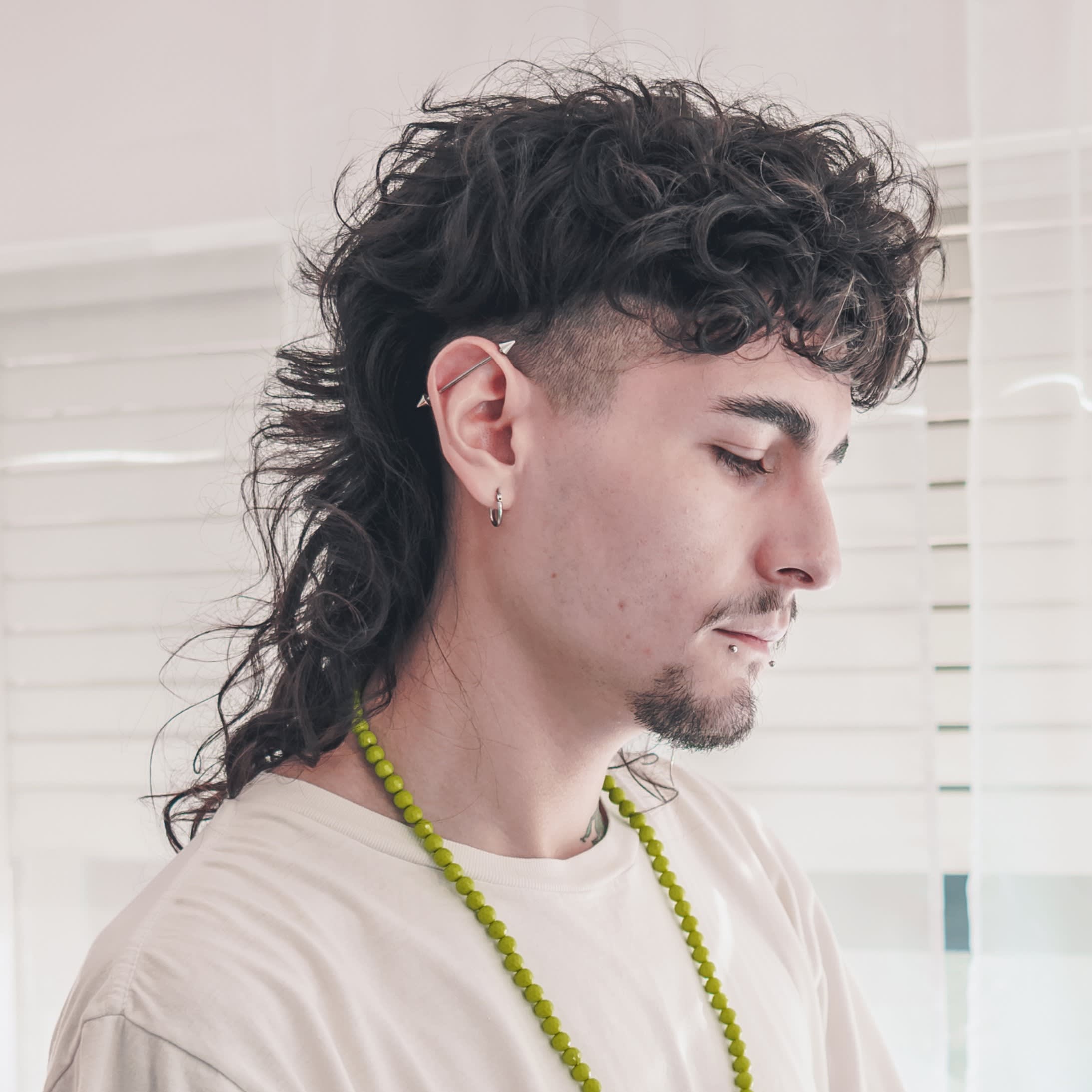 mullet cacheado homem
