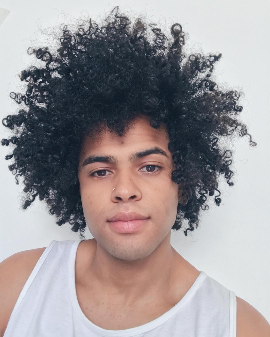 como cuidar cabelo cacheado homem