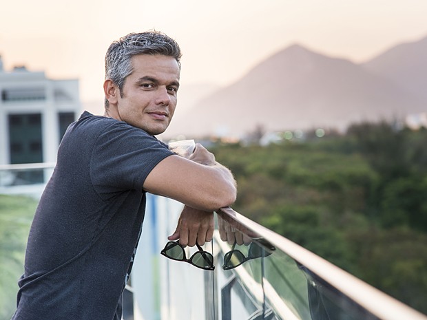cabelo masculino prateado