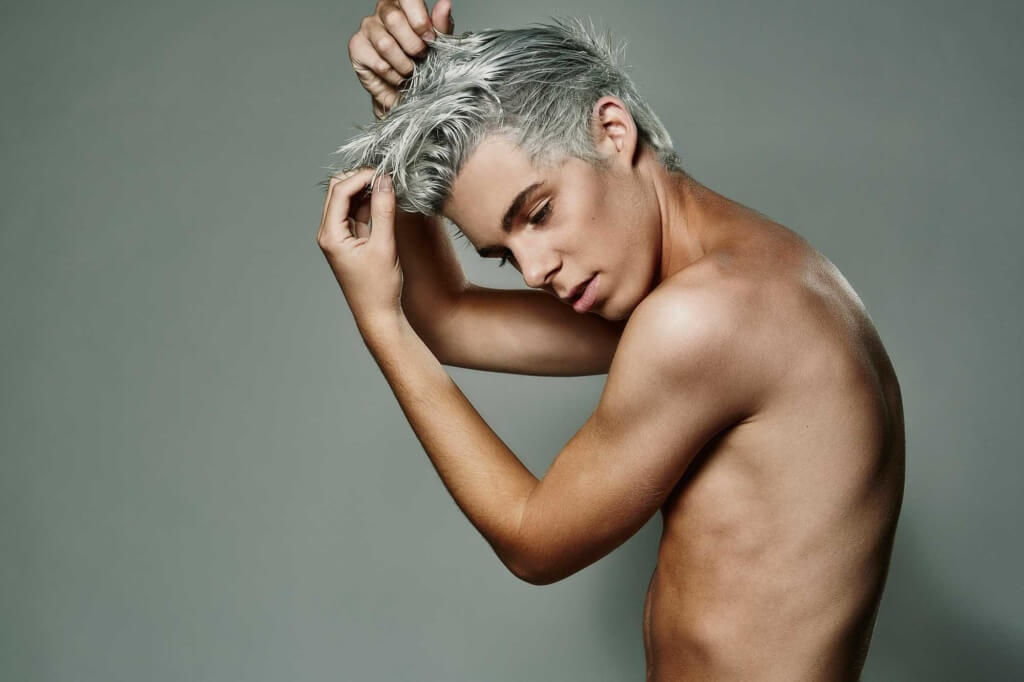 cabelo masculino prateado