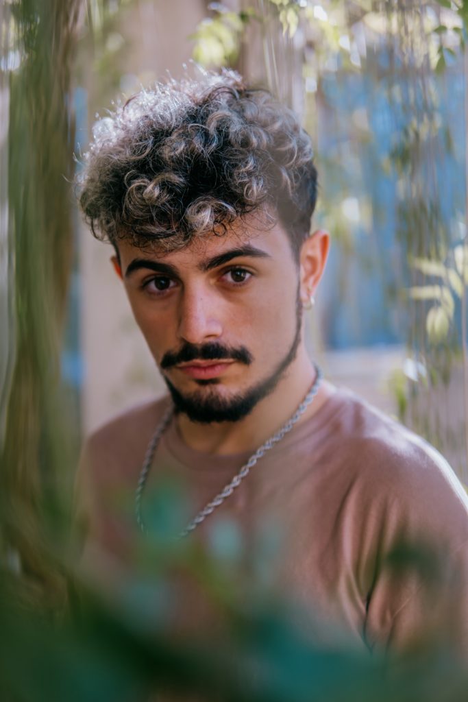 cabelo masculino com mechas claras