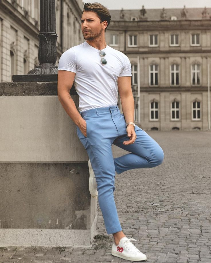 looks com calça azul clara masculina