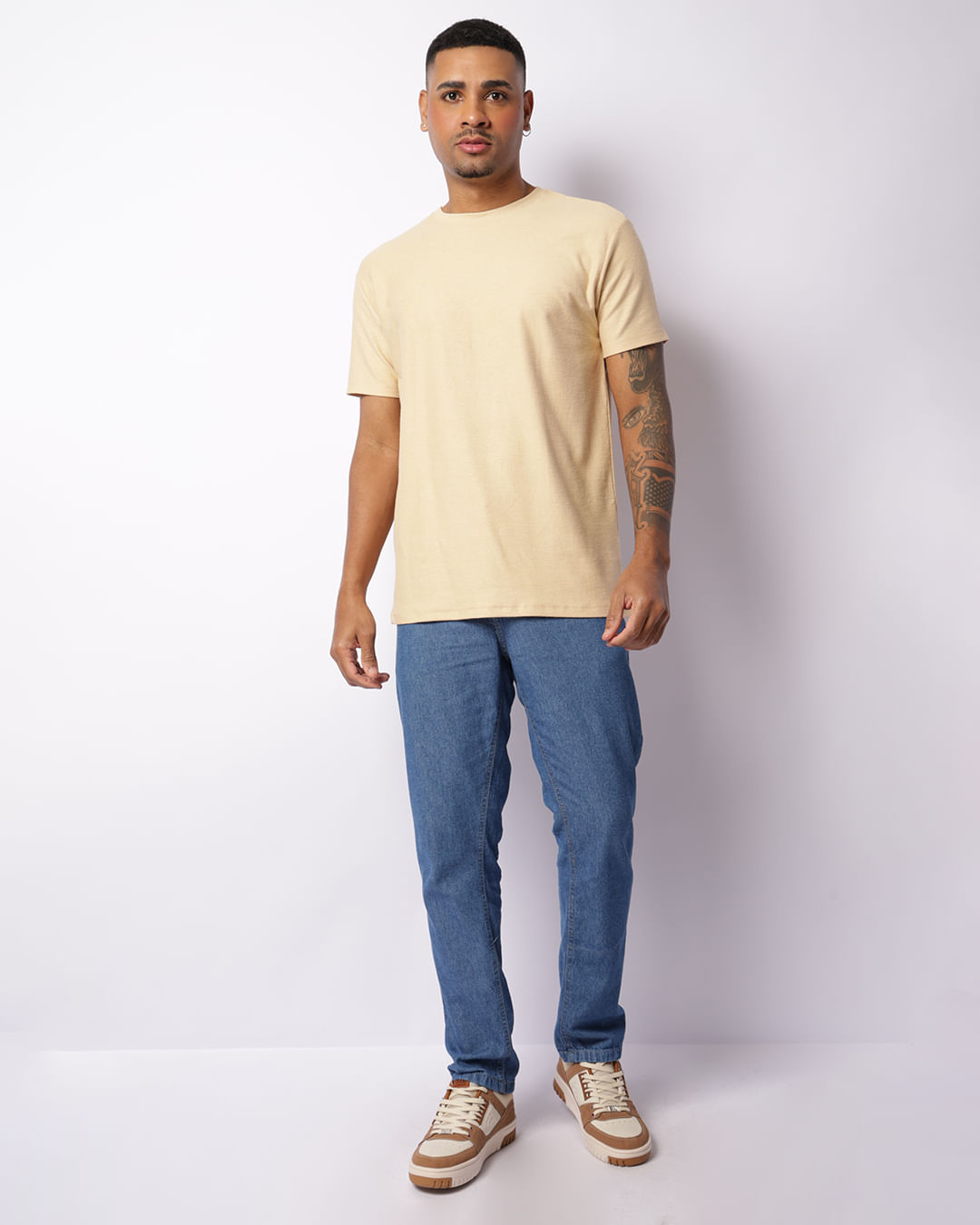 looks com calça azul clara masculina