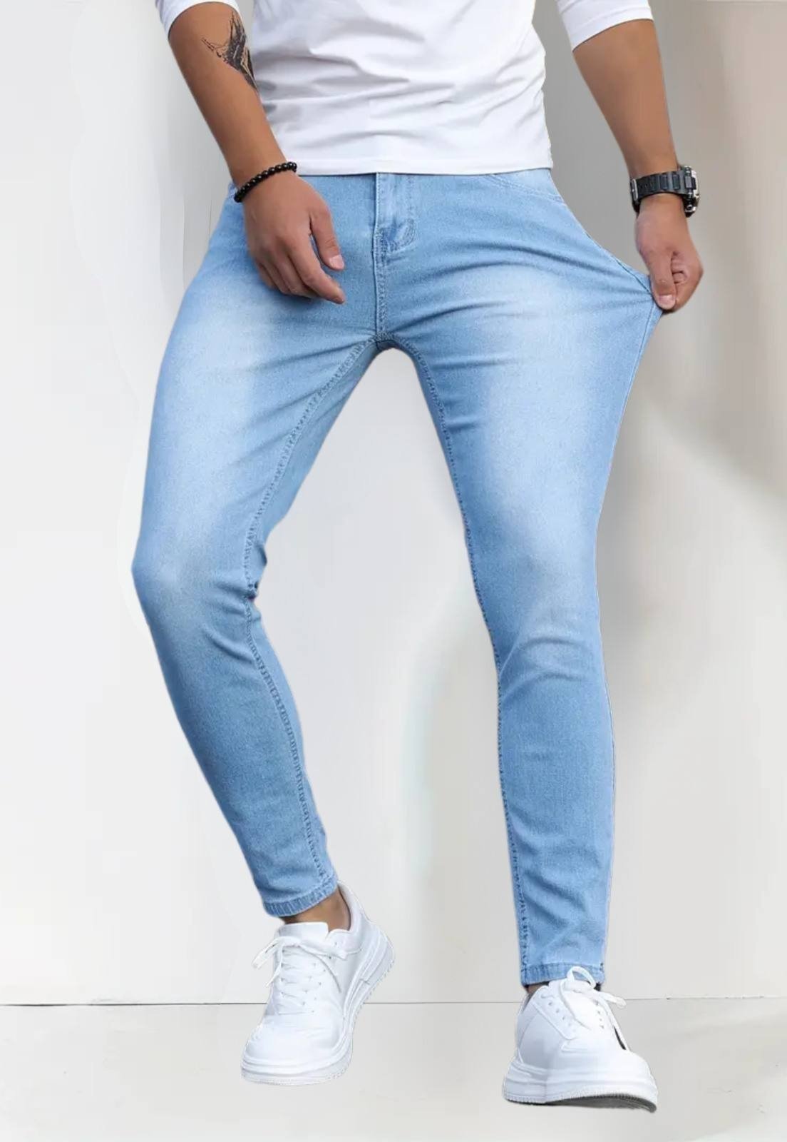 combinações de cores para calça azul claro homem