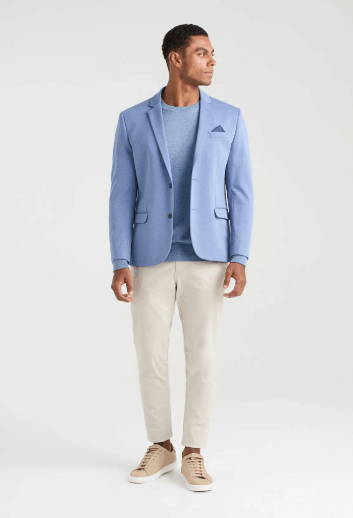 calça jeans azul claro masculina com que cor de camisa