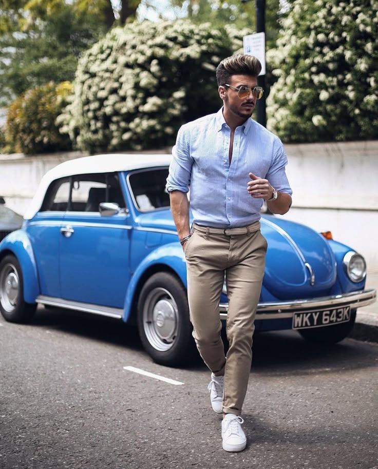 combinações de cores para calça azul claro homem