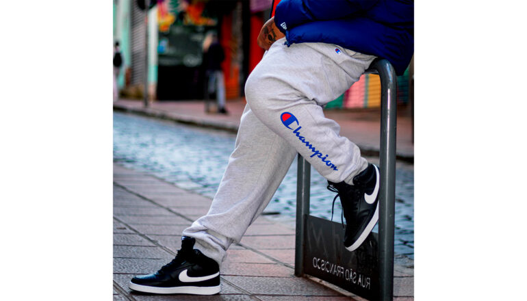 looks com calça e tênis de cano alto