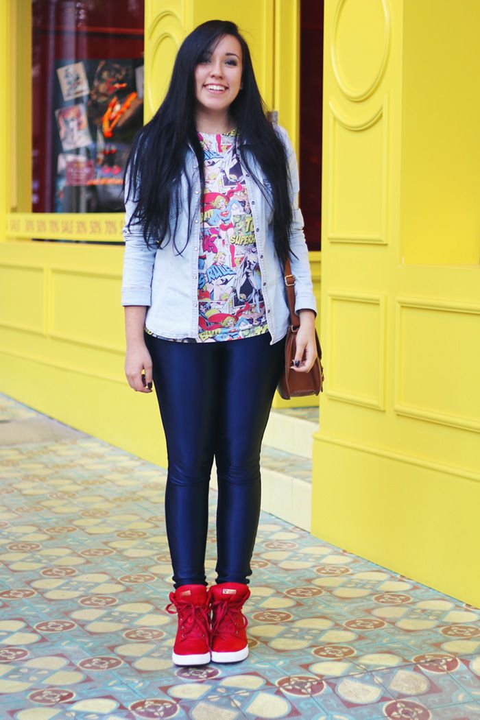combinação calça jeans tênis cano alto