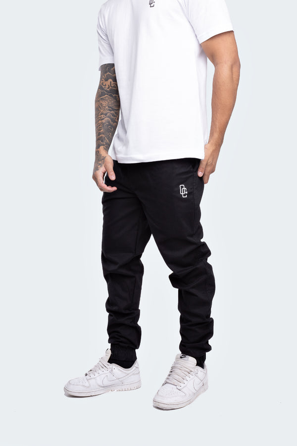 combinação calça cargo e tênis