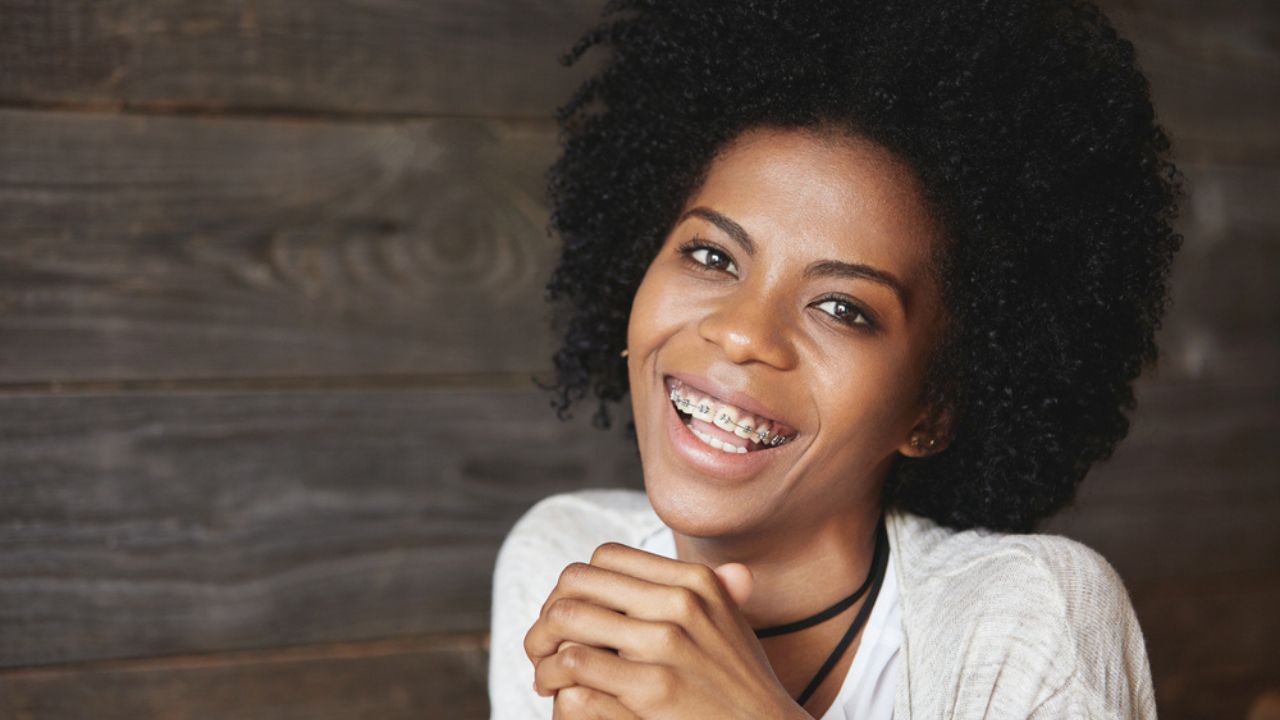 combinação de cores masculina pele morena
