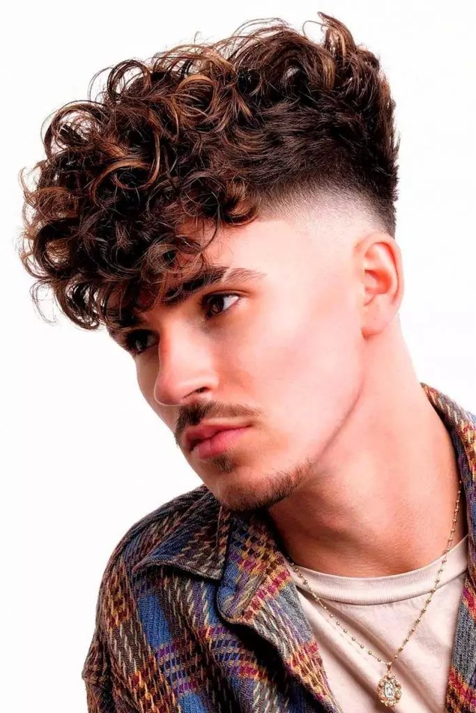 estilos de cabelo cacheado masculino médio