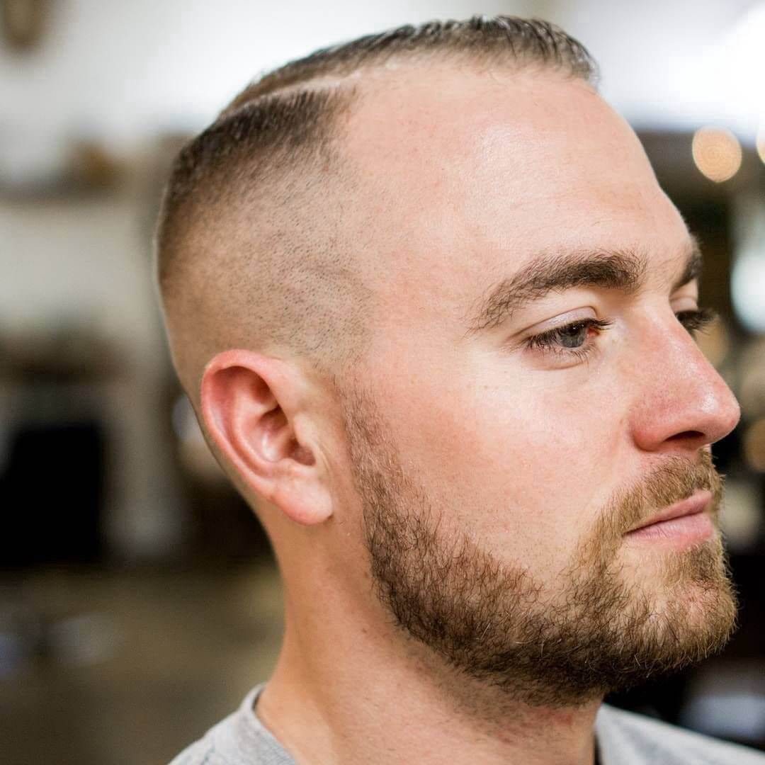 barba e cabeça raspada