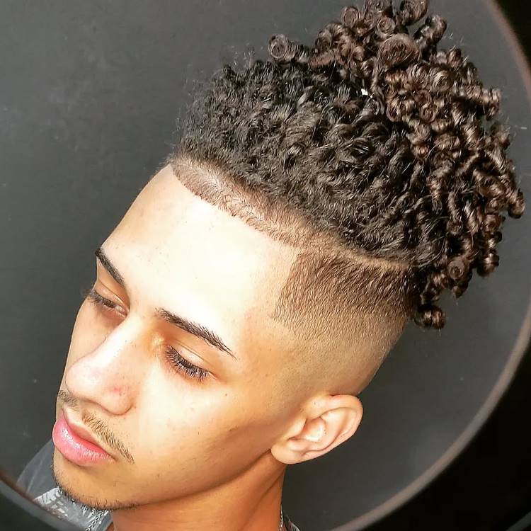low fade cabelo cacheado homem