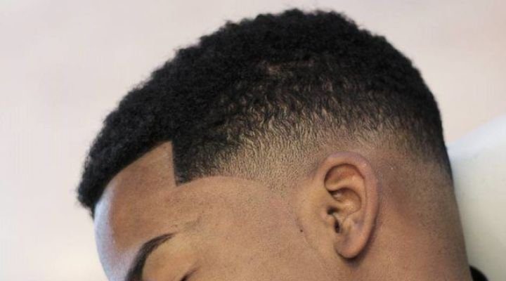 estilos de cabelo cacheado masculino baixo