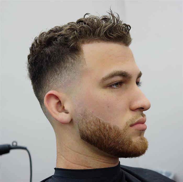 undercut cacheado curto homem