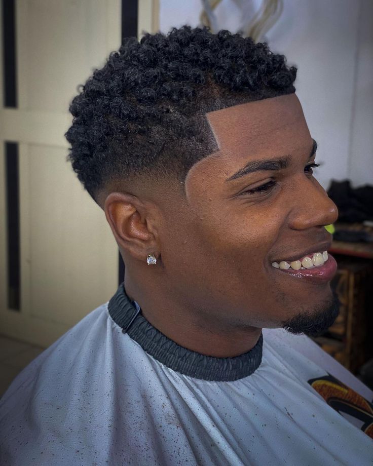buzz cut cacheado masculino