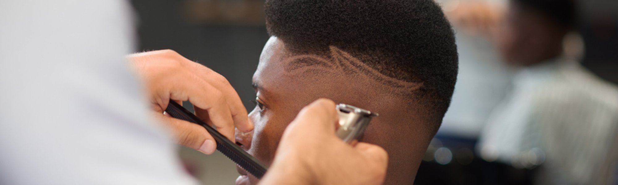 corte masculino com risco na lateral