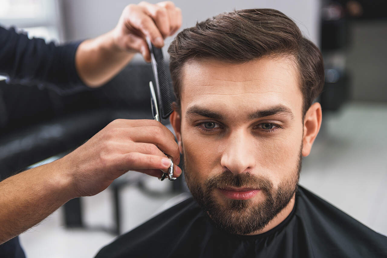 melhor corte para testa larga e queixo fino homem