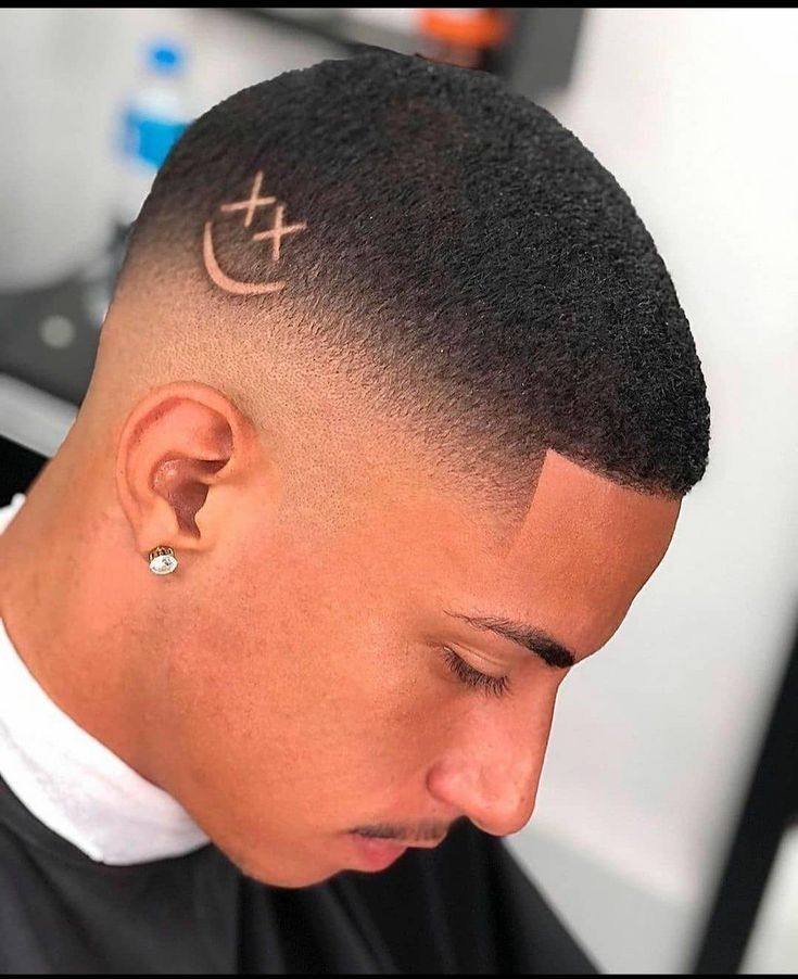 desenho na lateral do cabelo masculino