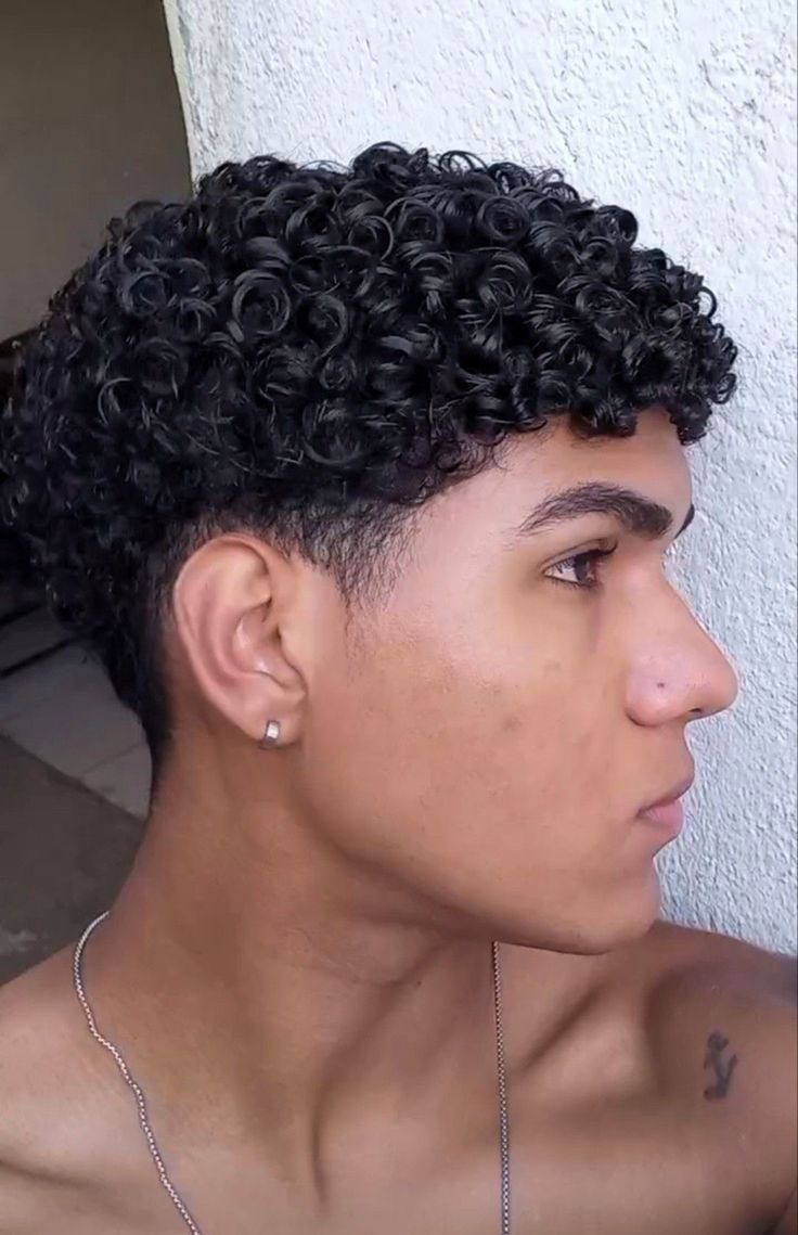 corte masculino para rosto triangular cacheado