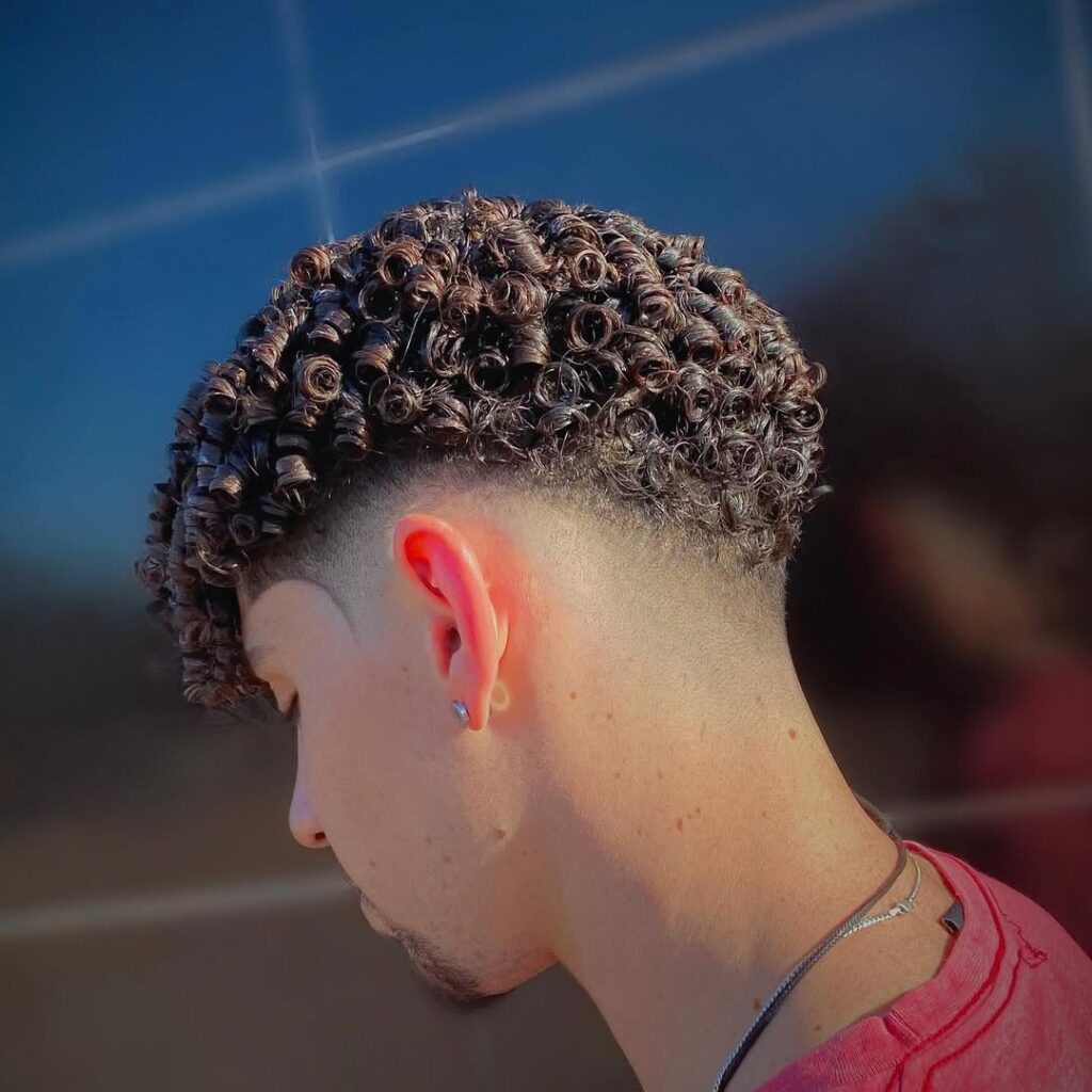 estilos de riscos cabelo masculino cacheado