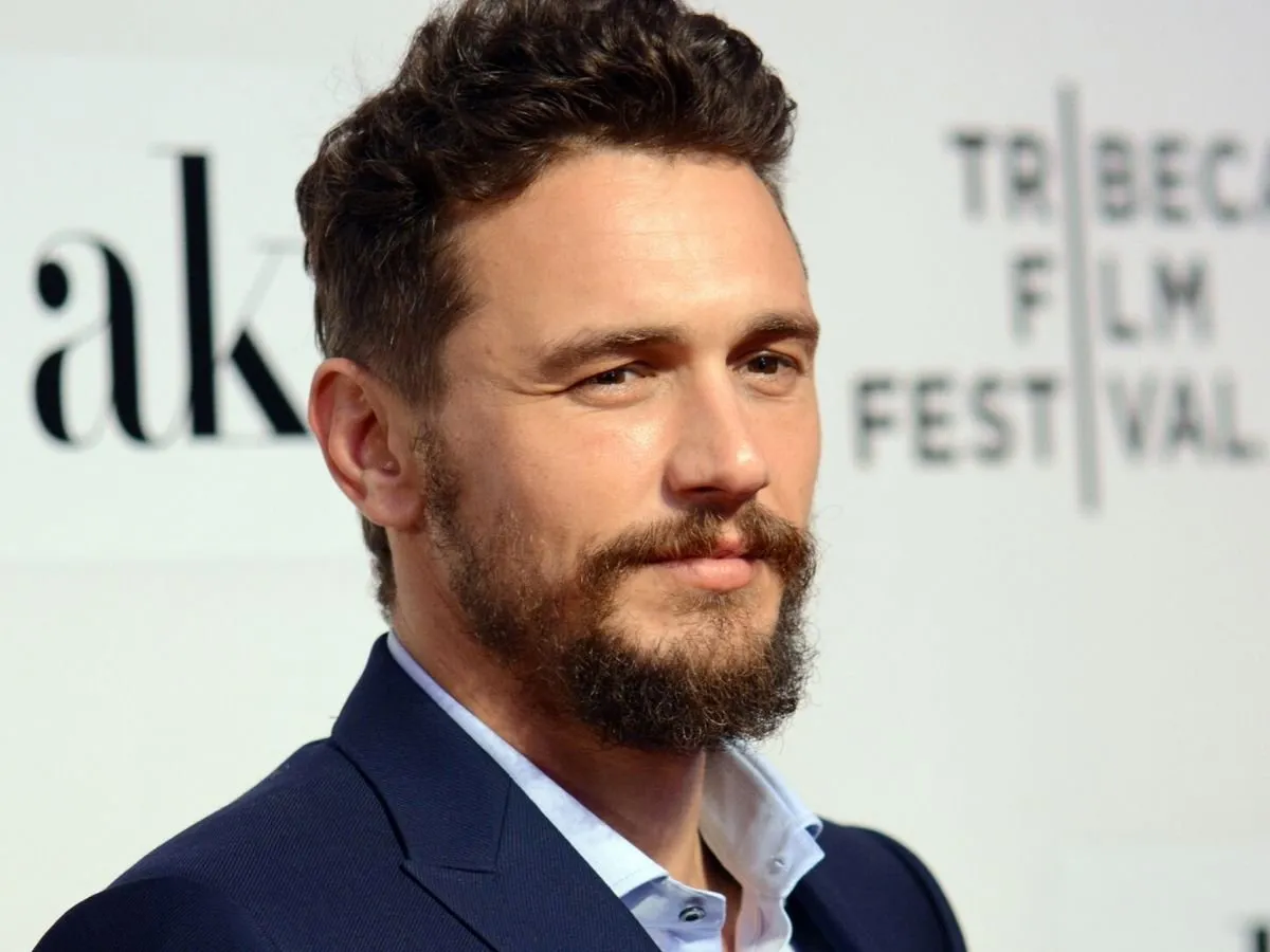 melhor corte para barba falhada