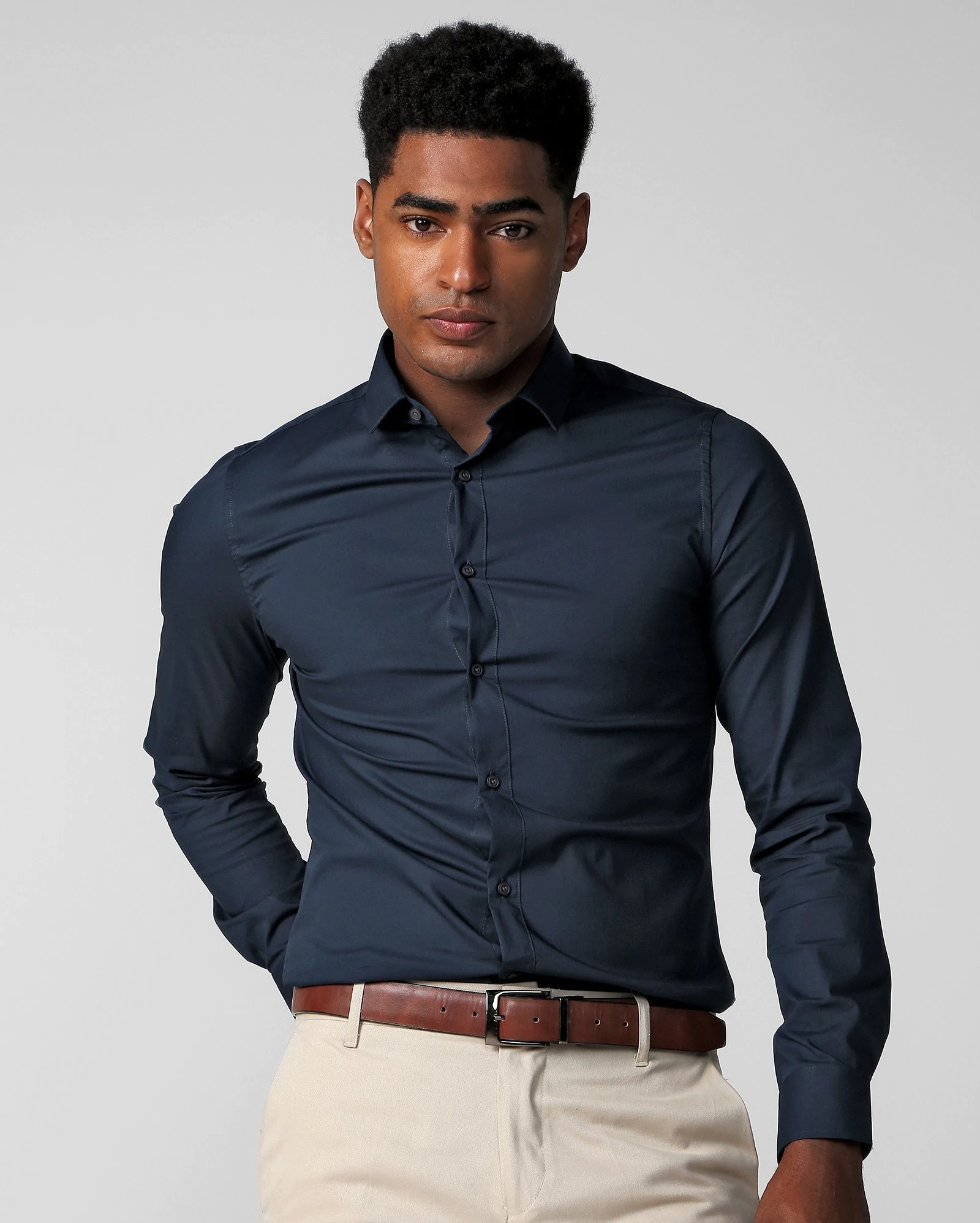 looks com camisa social masculina e jeans