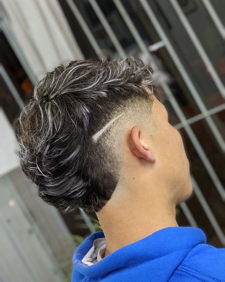 corte moicano com reflexos