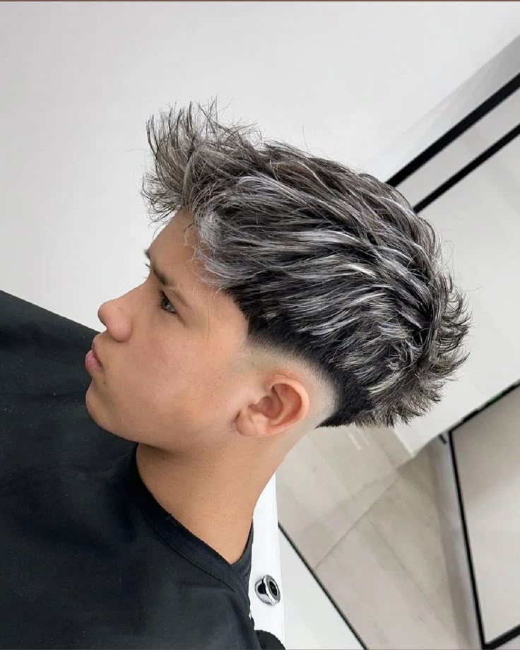moicano descolorido masculino