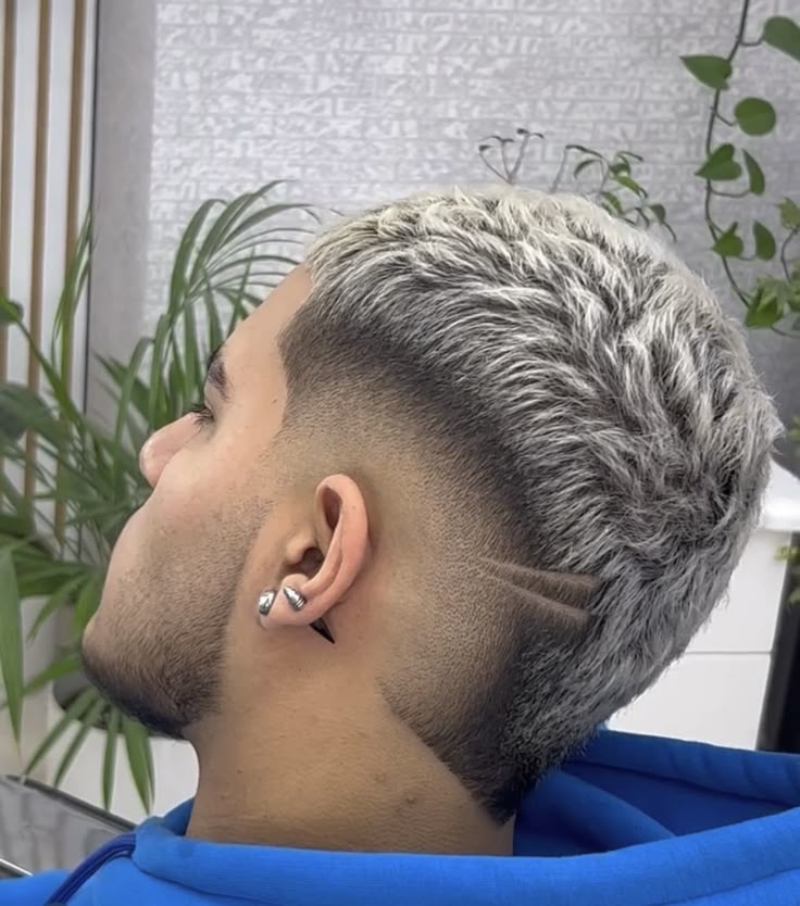 moicano fade com luzes