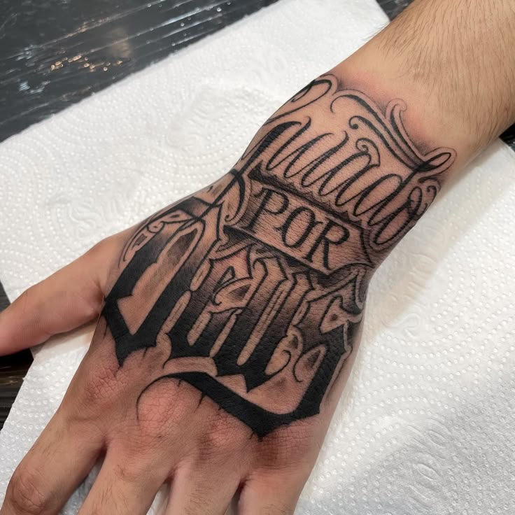 tatuagem fé masculina mão