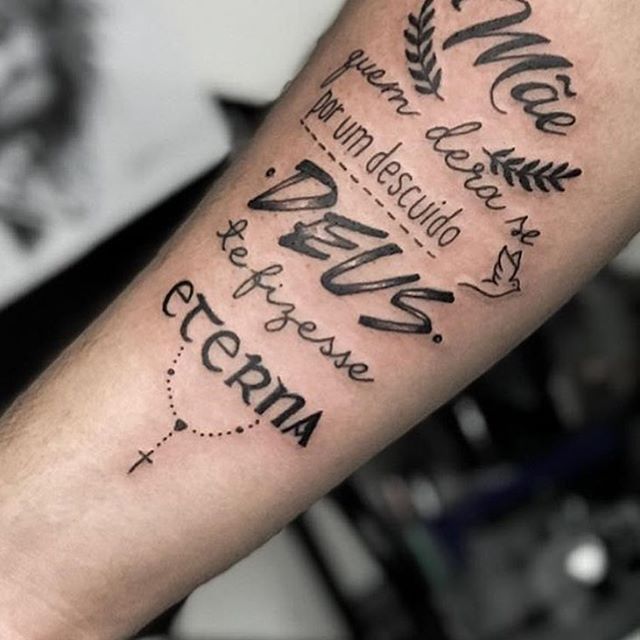 tatuagem gótica mão deus