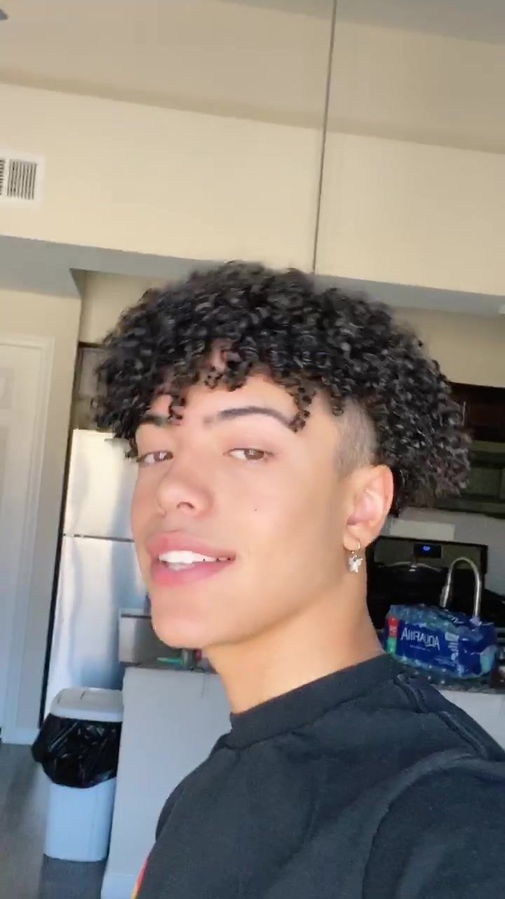 cuidados cabelo cacheado menino 2026