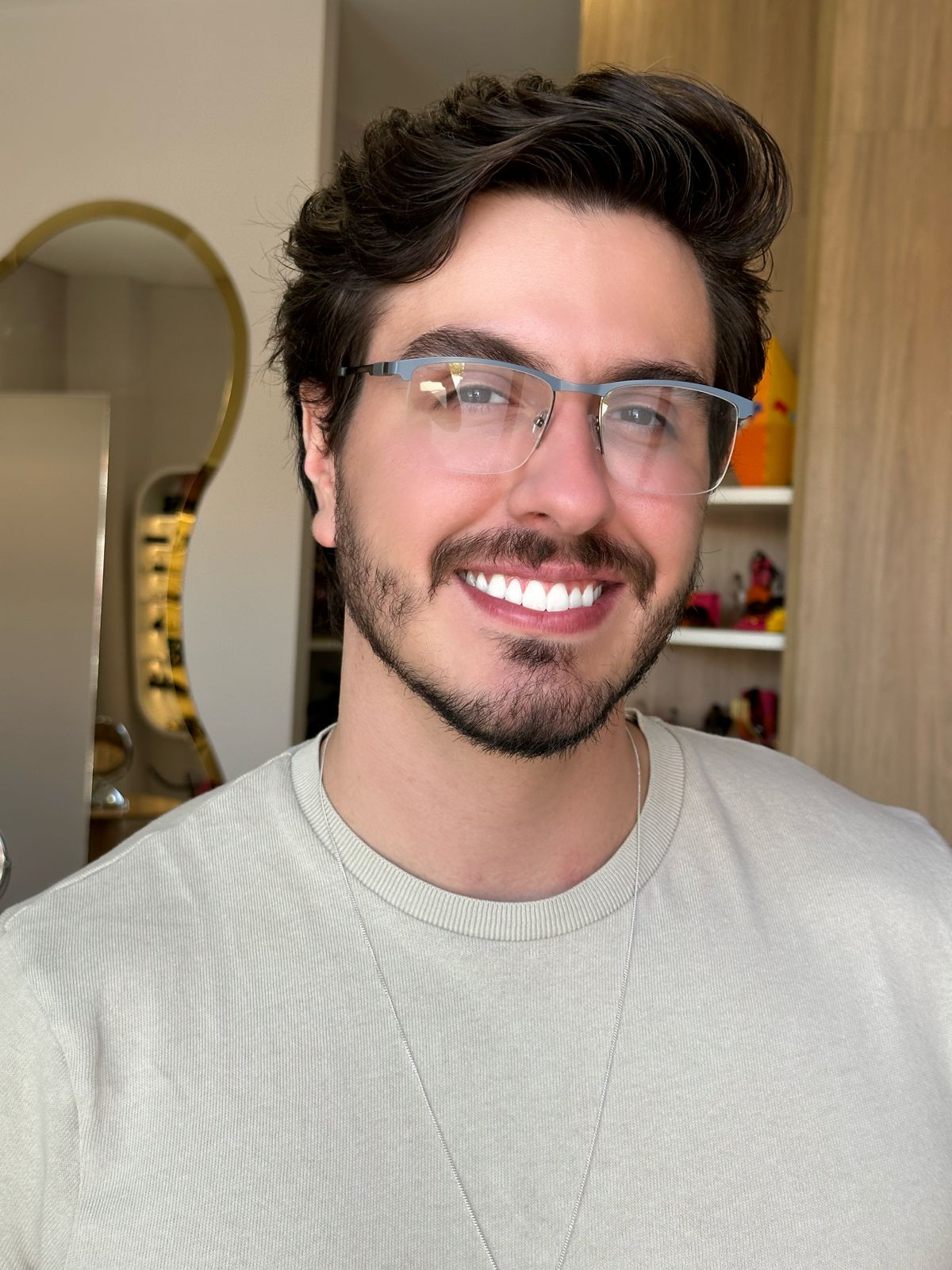 óculos de grau para parecer mais jovem