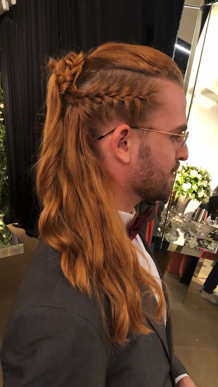 penteados masculinos para casamento cabelo longo
