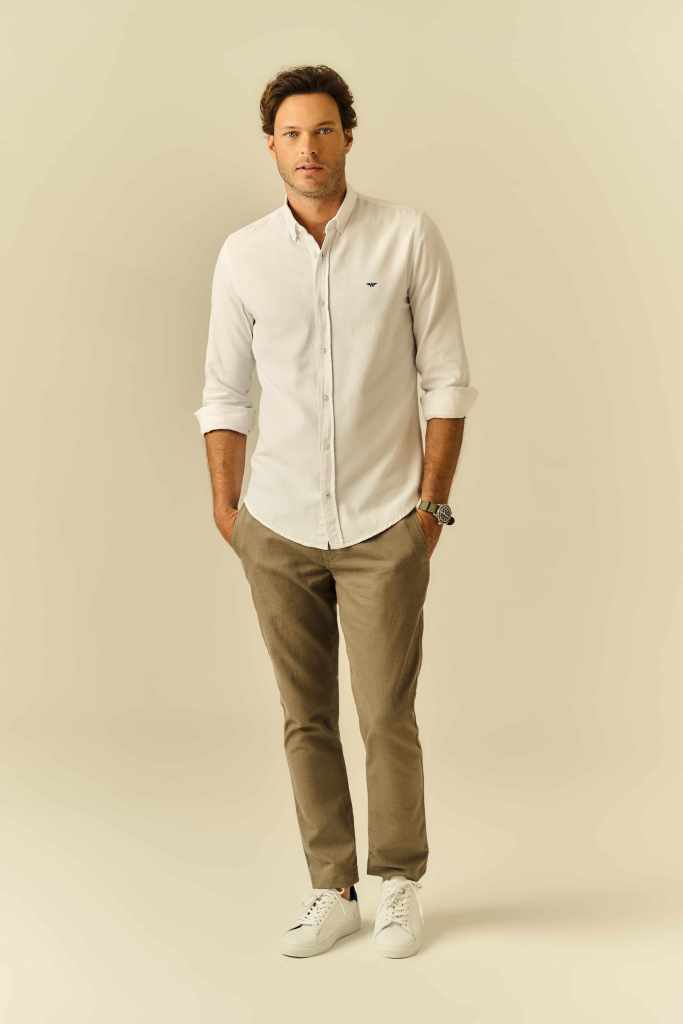 looks com calça bege masculina