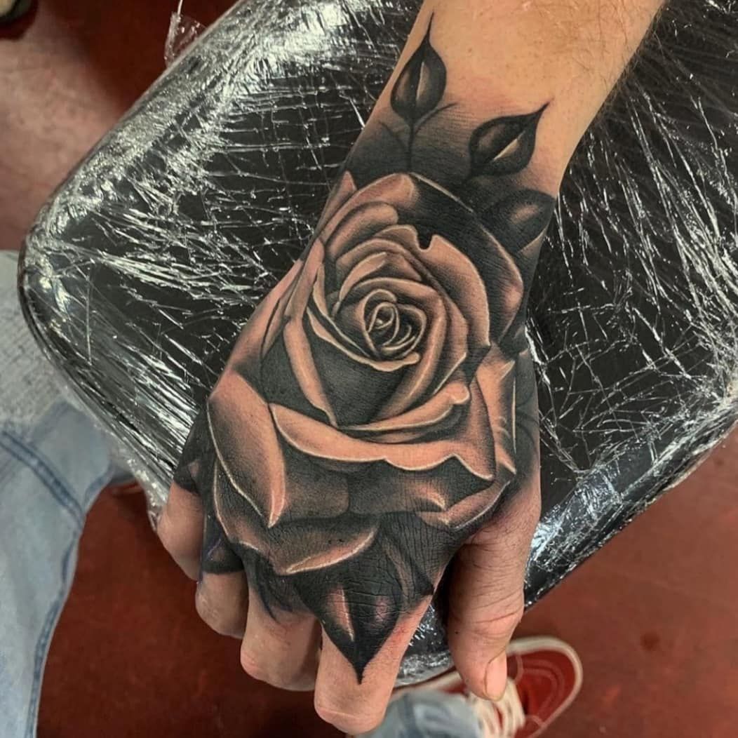 desenhos tatuagem mão homem