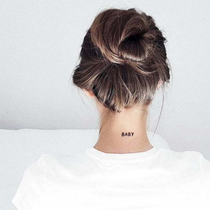 tatuagem discreta nuca