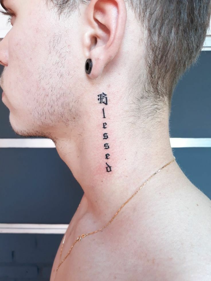 tatuagem pescoço feminina
