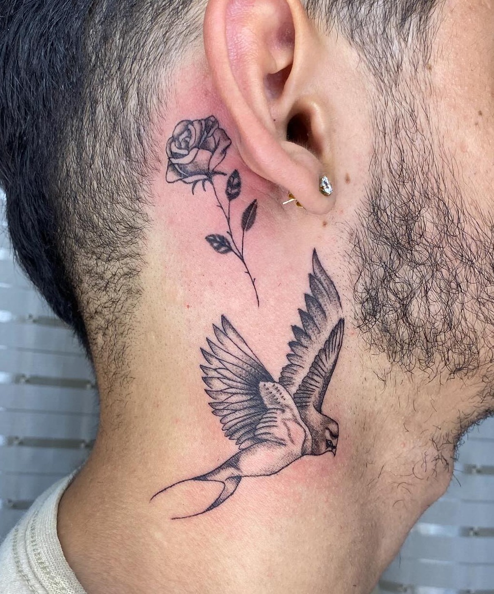 tatuagem escrita pescoço