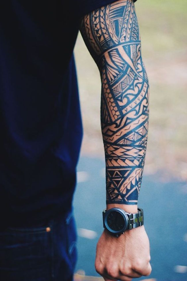 tatuagem geométrica braço homem