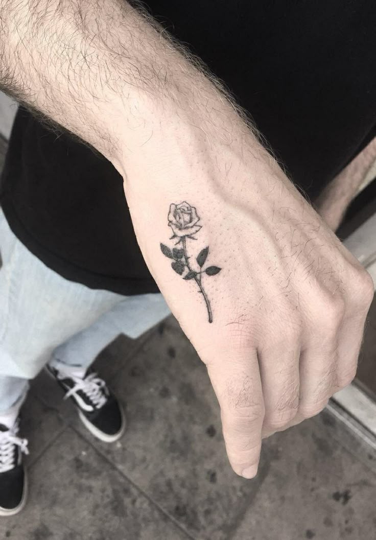 desenhos tattoo mão homem
