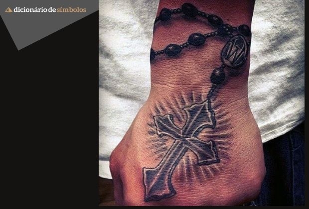 tatuagem braço e mão masculina