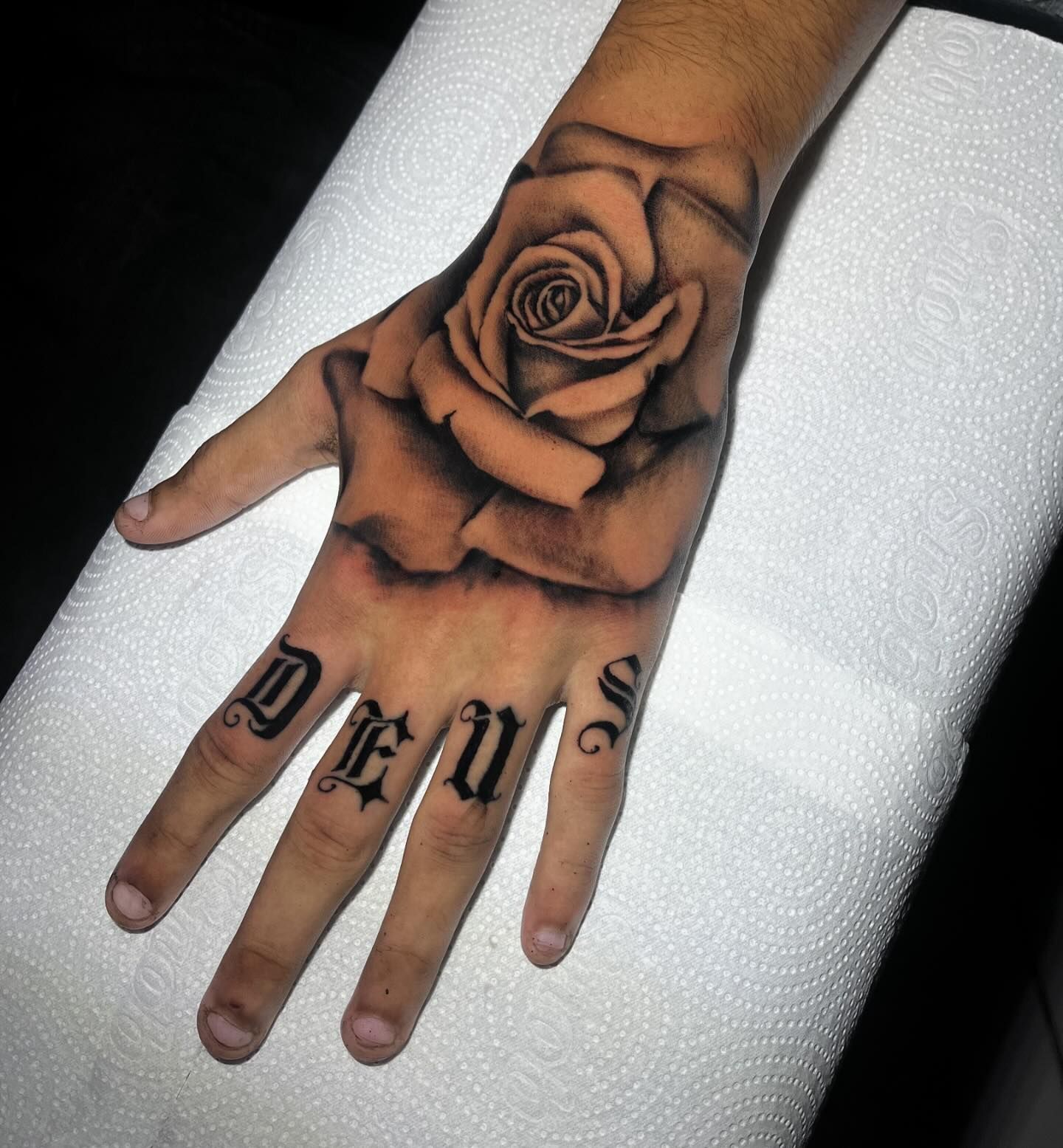 tatuagem dedo masculino