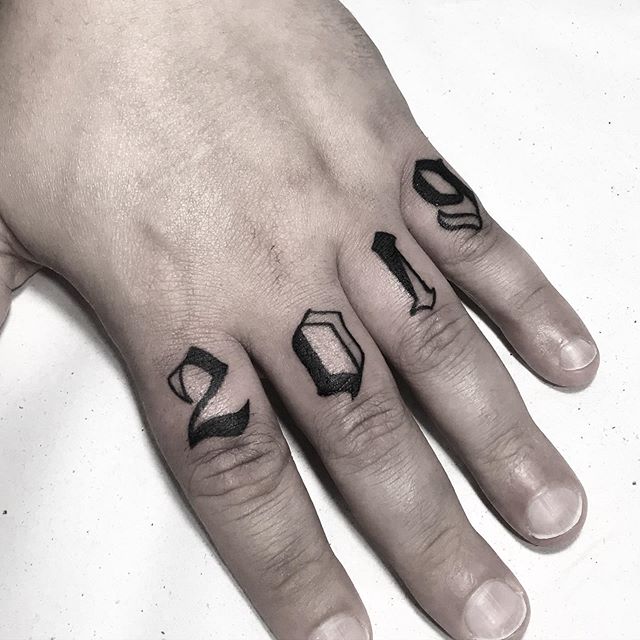 tatuagem anel masculino dedo