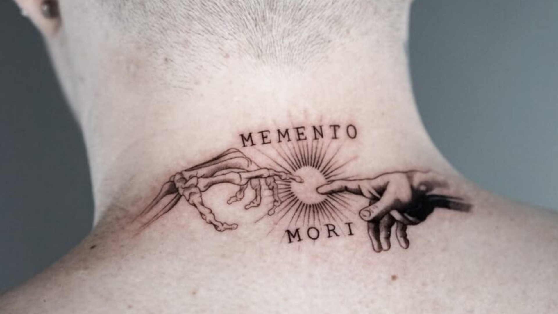 tatuagem escrita nuca