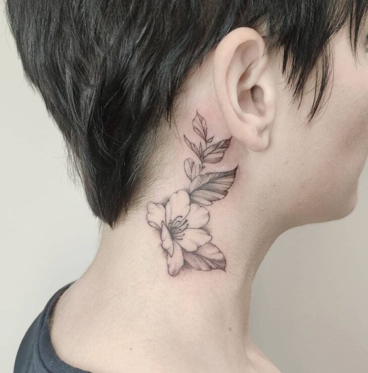 onde fazer tatuagem escrita pescoço