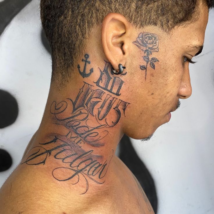 significado tatuagem escrita pescoço