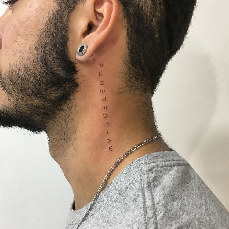 onde fazer tatuagem escrita pescoço